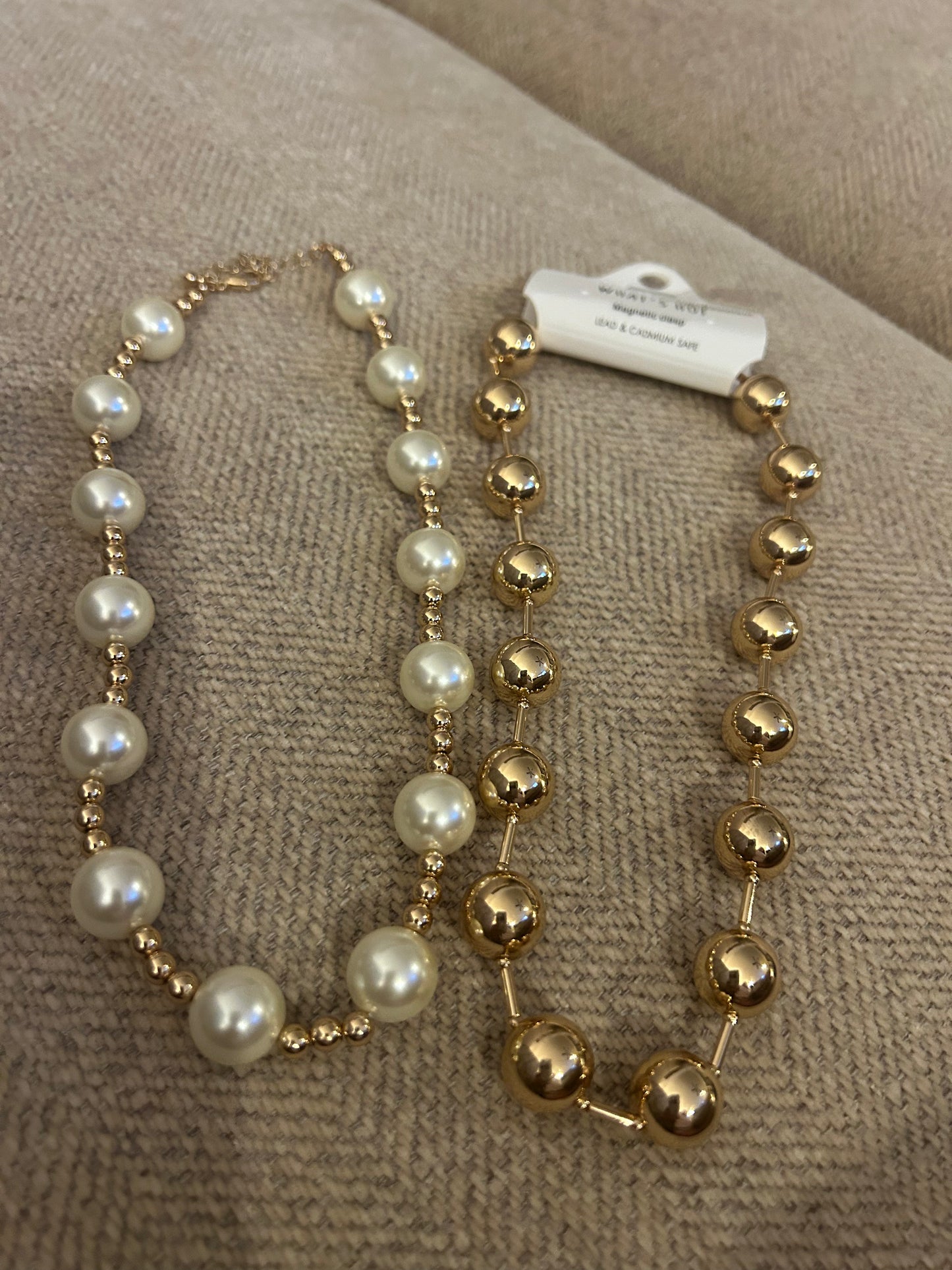 Large bead short necklace