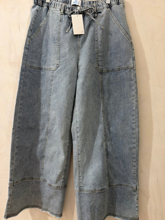 Frayed cargo Jean