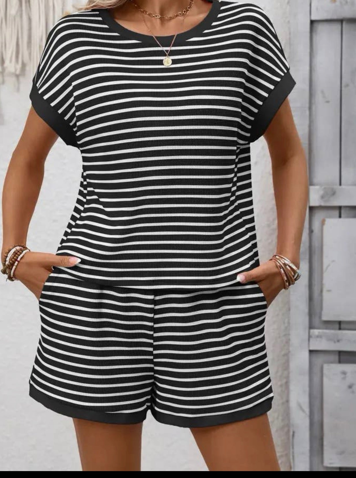 Black/white set cap sleeve