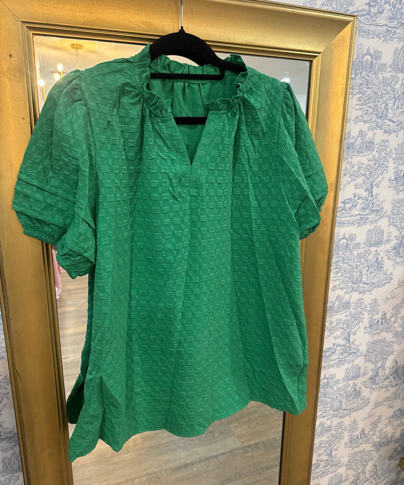 Green crinkle top