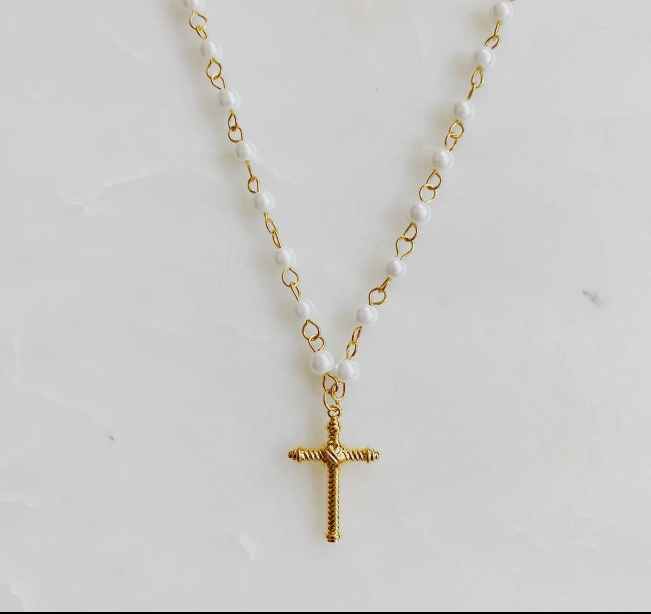 Multiple pearl necklace