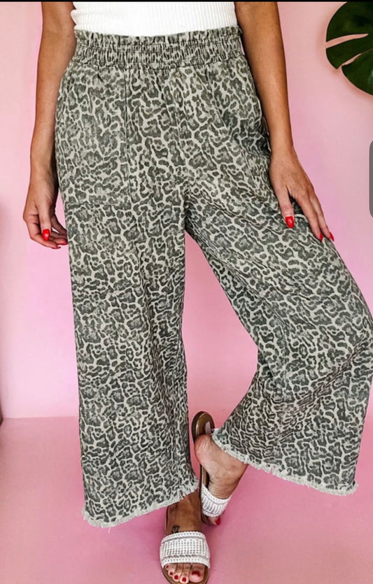 Leopard crop draw pant