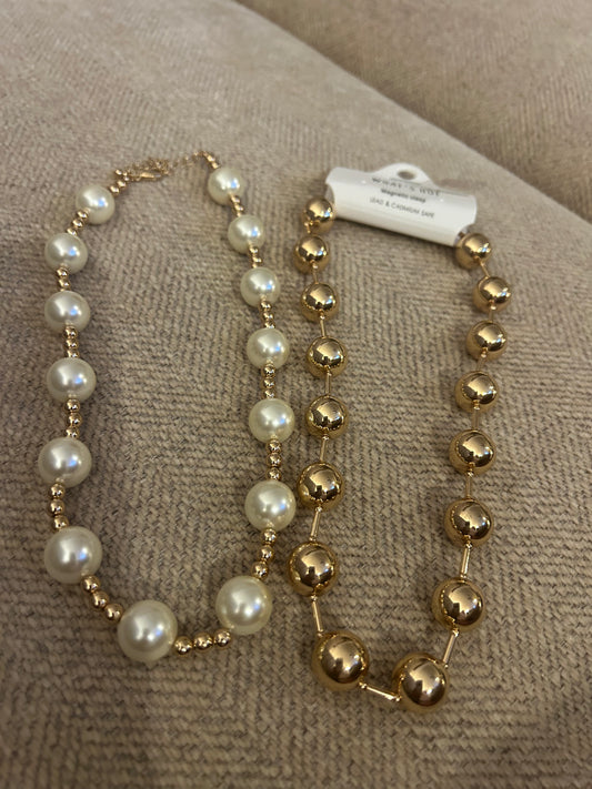 Large bead short necklace